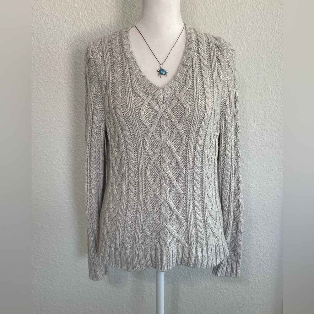 St Johns Bay Grey cable kit v-neck sweater women’s size Petite Medium